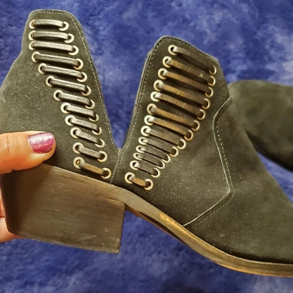 Vince Camuto pevista suede booties - Picture 4 of 9